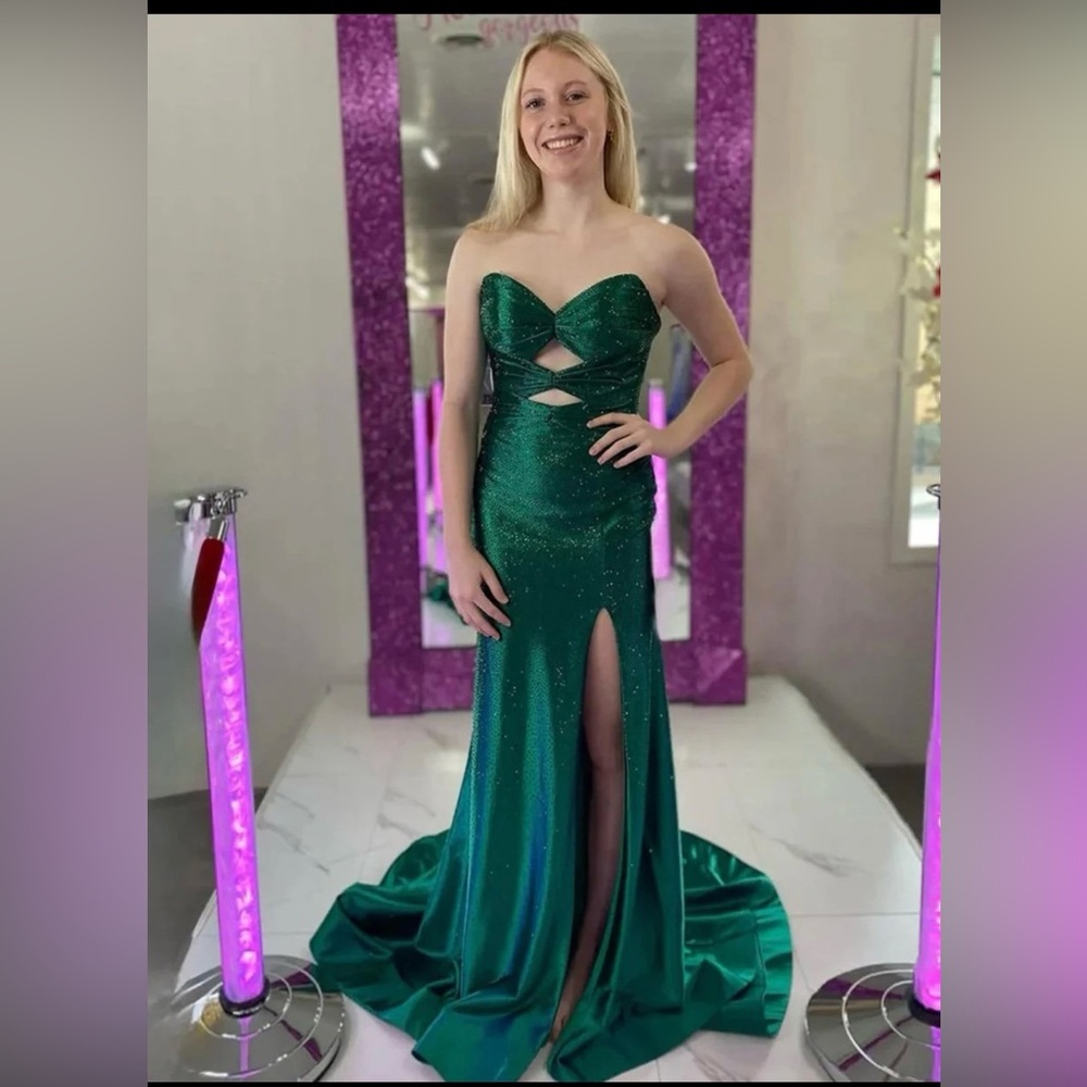 Strapless Emerald Green Gown